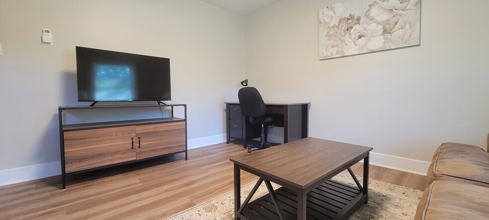 Building Photo - 405 Blyth Rd