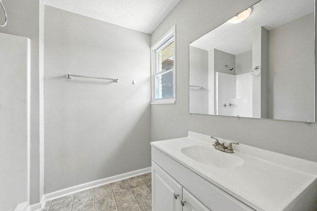 Building Photo - Spacious 3 bedroom home with finished base...