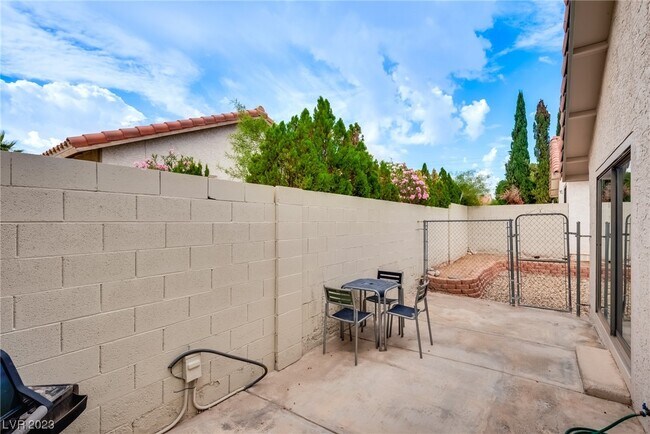 Building Photo - 8437 Lomack Ct