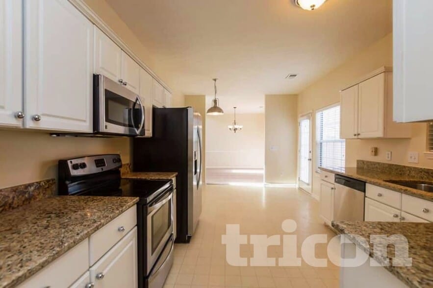 Building Photo - 7016 Penbrook Dr