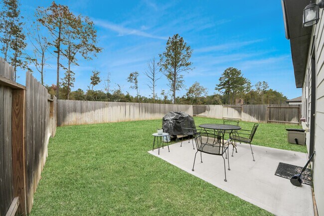 Building Photo - 25089 Pomegranate Pl