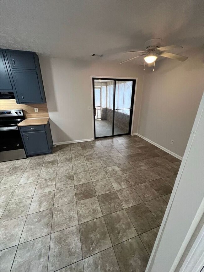 Building Photo - READY NOW!!! 2 bedroom townhouse available in Lawrenceville!