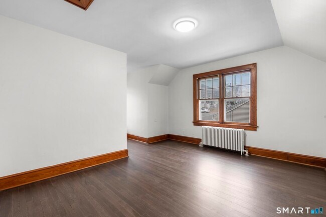 Building Photo - 37 Byrneside Ave