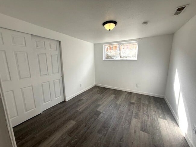 Building Photo - 5 bedroom home in Elko