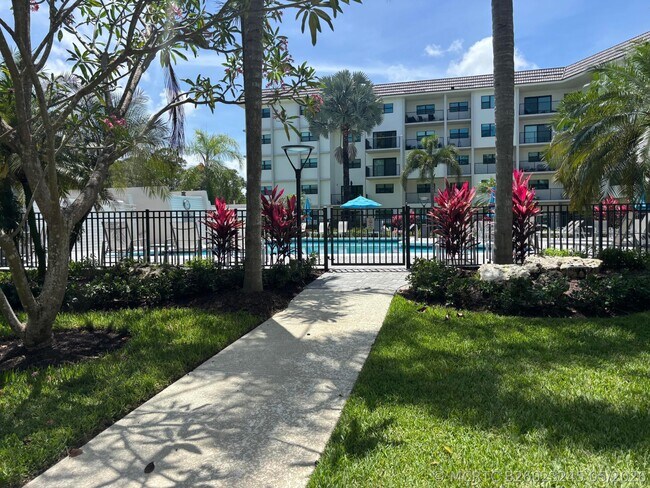 Building Photo - 900 River Reach Dr