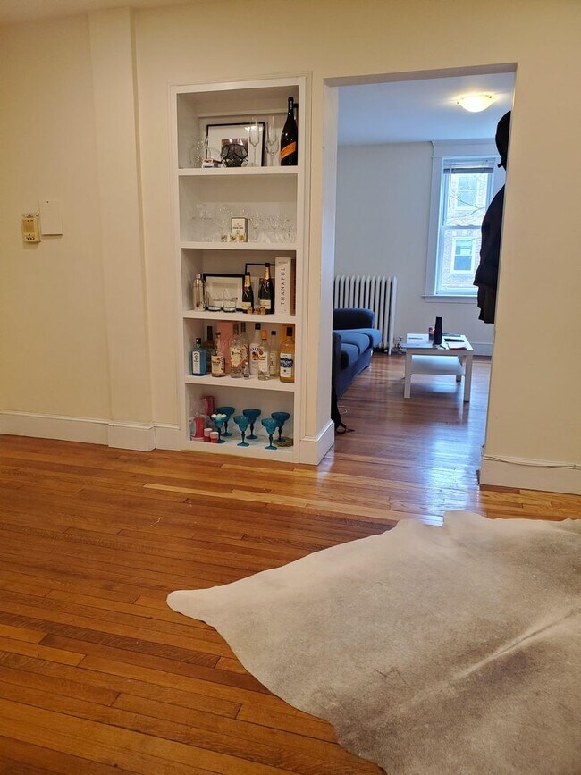 Building Photo - Modern Brookline 3bed / 1bath apartment on Saint Paul St near Boston University