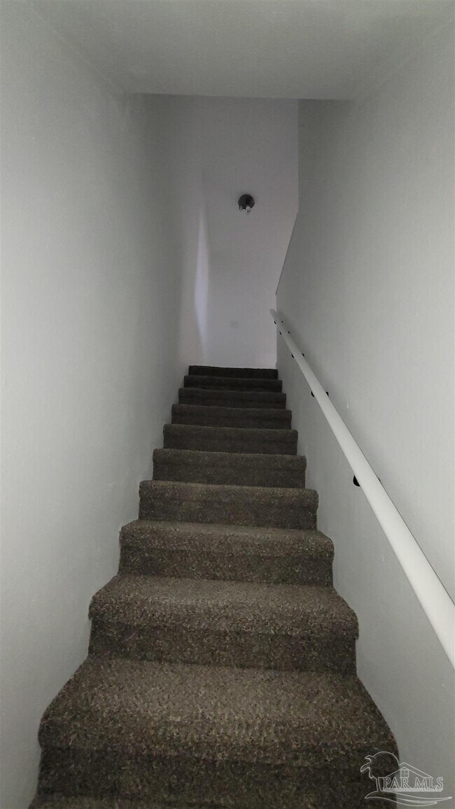 Building Photo - 846 Esconditas Pl