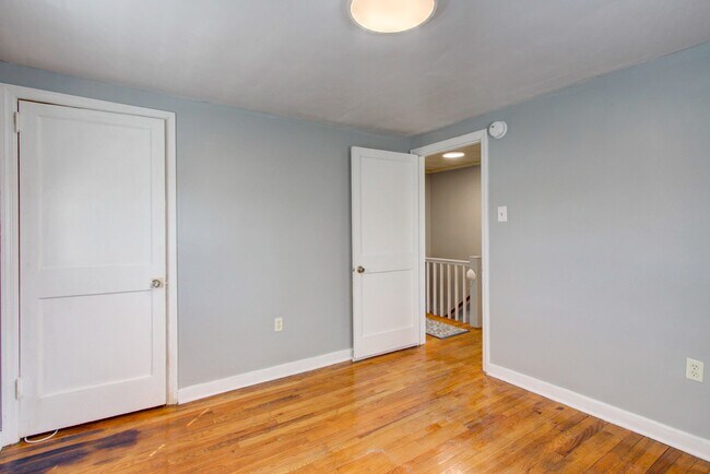 Building Photo - 824 Wabank St