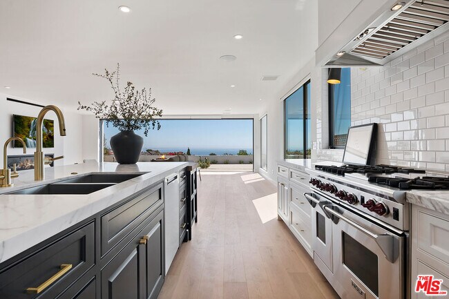 Building Photo - 3616 Shoreheights Dr