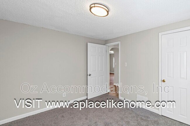 Building Photo - 2936 Stewart Ave