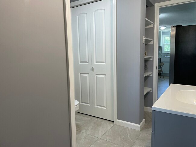 Building Photo - 704 Locust St