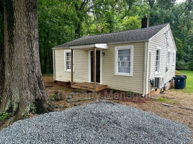 Primary Photo - 928 Dixie St