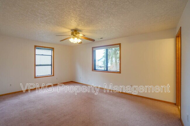 Building Photo - 4017 NE 157th Ave