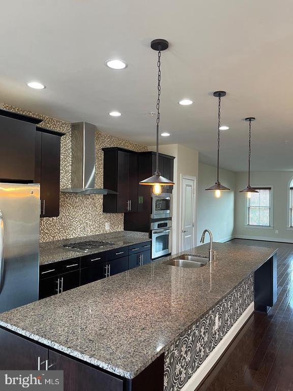 Building Photo - 44711 Plympton Square