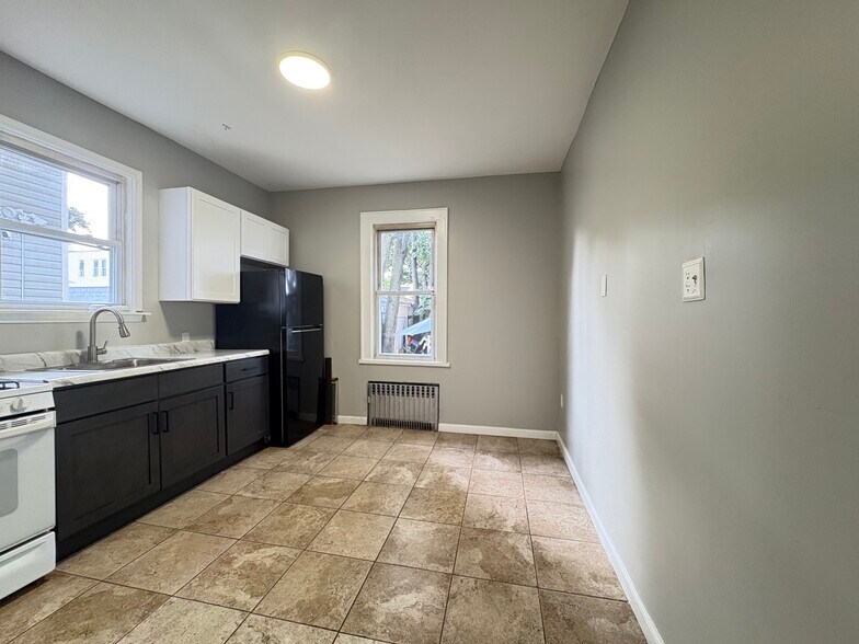 Unit 1 - 295 Isabella Ave
