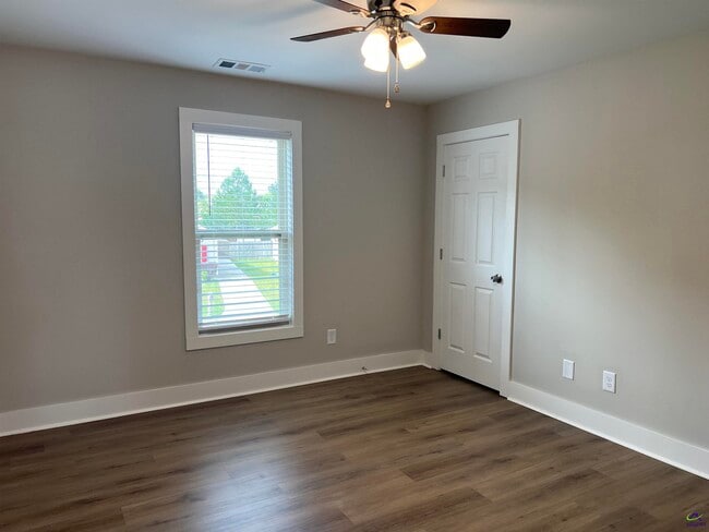 Building Photo - 122 Rolling Woods Cir