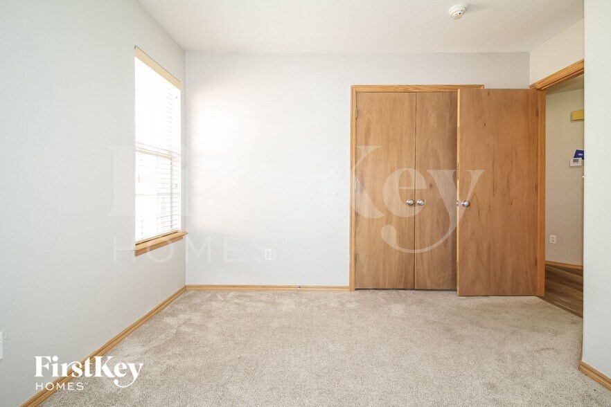 Building Photo - 732 Taber Ln