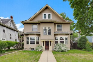 Building Photo - 1862 Roblyn Ave