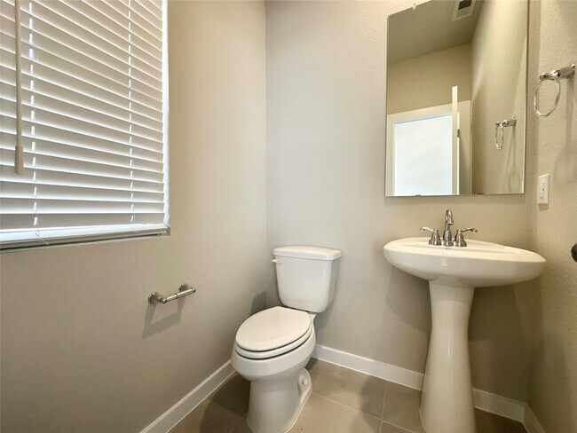 Building Photo - 12176 Ridge Top Dr