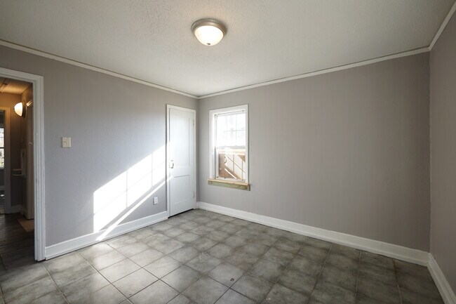 Building Photo - 2361 Joy Ln