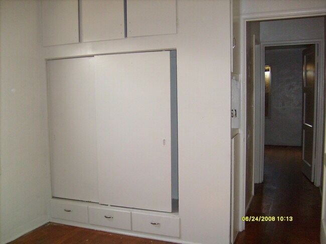 Building Photo - Escalon cute 2 bedroom duplex w/garage