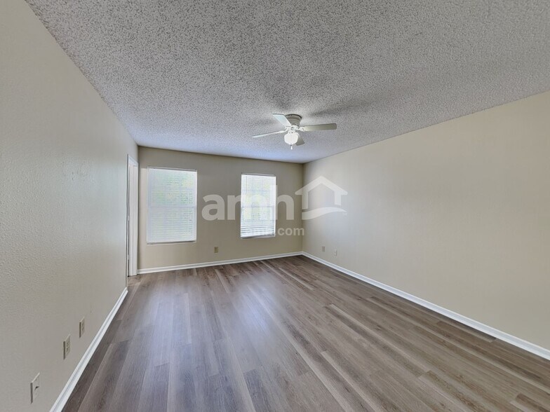 Building Photo - 2940 Hearthside Dr