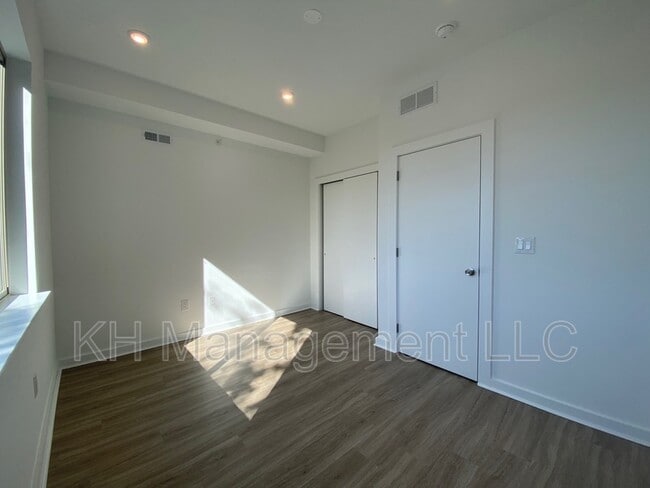 Building Photo - 976 N 45th St