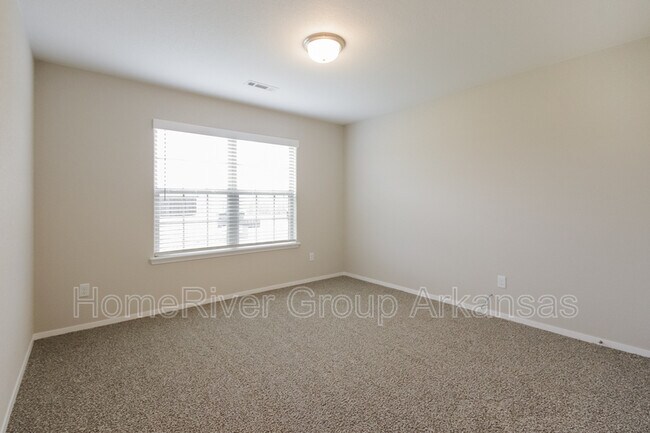 Building Photo - 6607 SW Chestnut Hill Rd