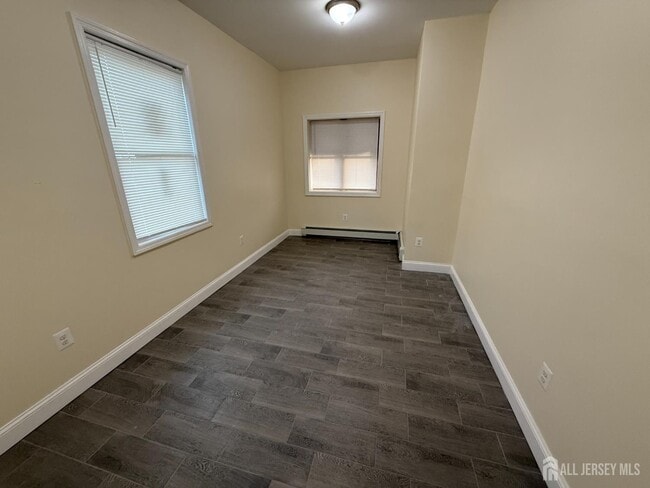 Building Photo - 147 S Pine Ave