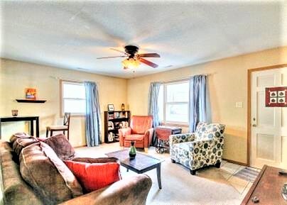 Building Photo - 908 Crestwood Dr