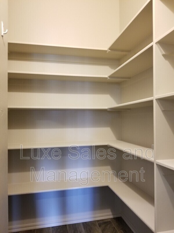 Building Photo - 1433 Kelley Pointe Pkwy