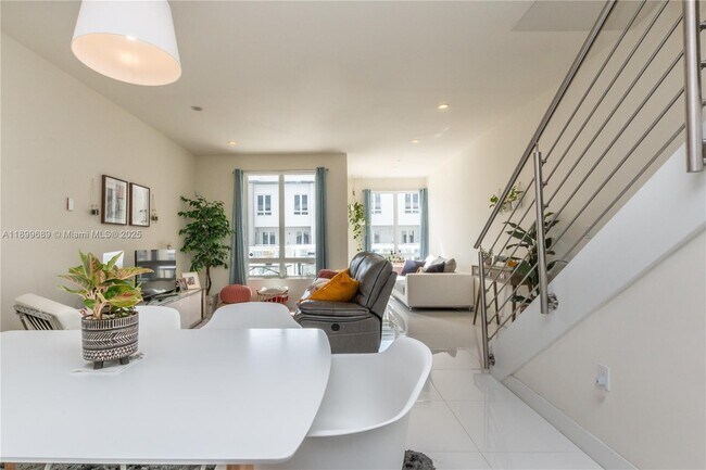 Building Photo - 10245 NW 63rd Terrace