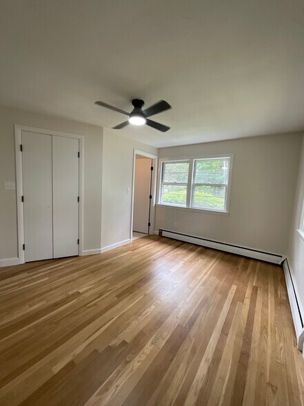 Building Photo - 22 Little Tree Ln