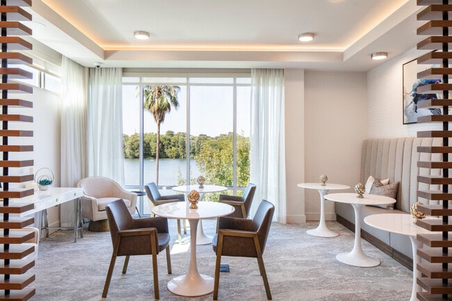 Building Photo - 1620 E Riverside Dr