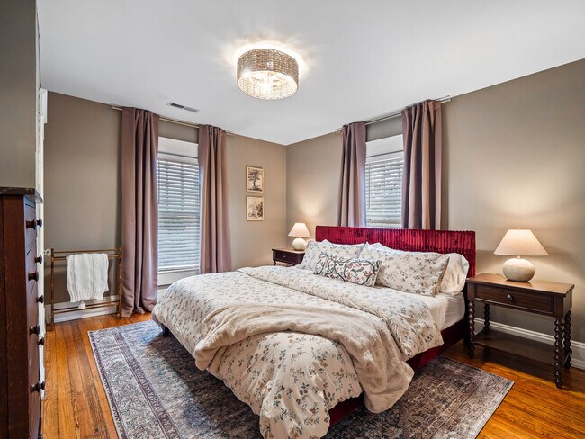 Building Photo - 2ND East Dr