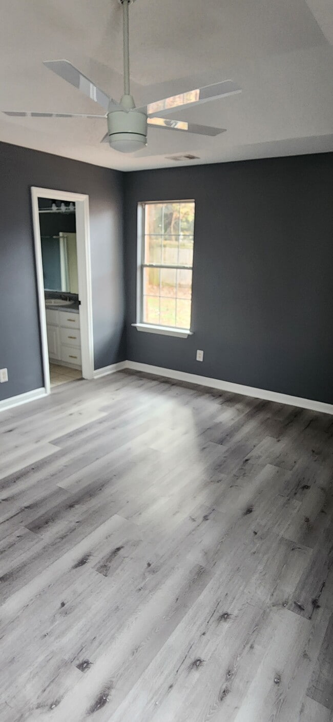 Building Photo - 106 Rolling Woods Cir