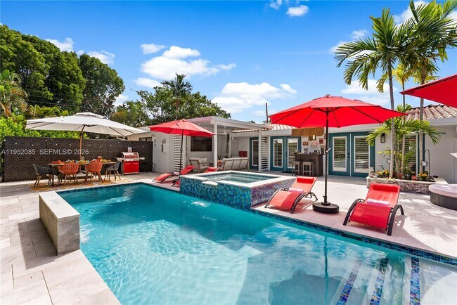 Building Photo - 2600 NE 15th St