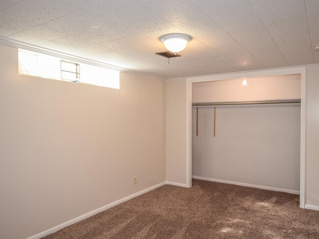 Building Photo - 241 E 900 N