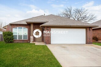 Building Photo - 4 Bedroom Pet-Friendly Home in Norman, OK with Main Street Renewal