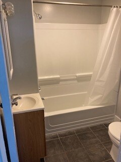 Building Photo - 5-7