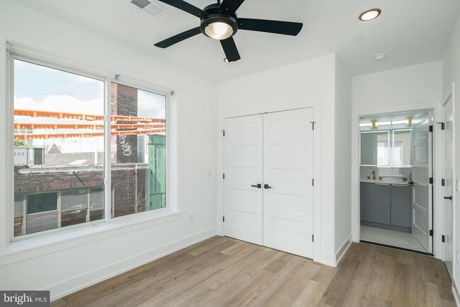 Building Photo - 2000 N Front St