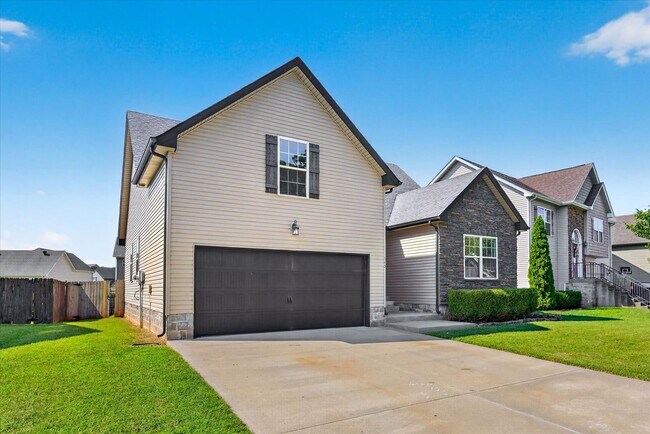 Building Photo - 645 Fox Hound Dr