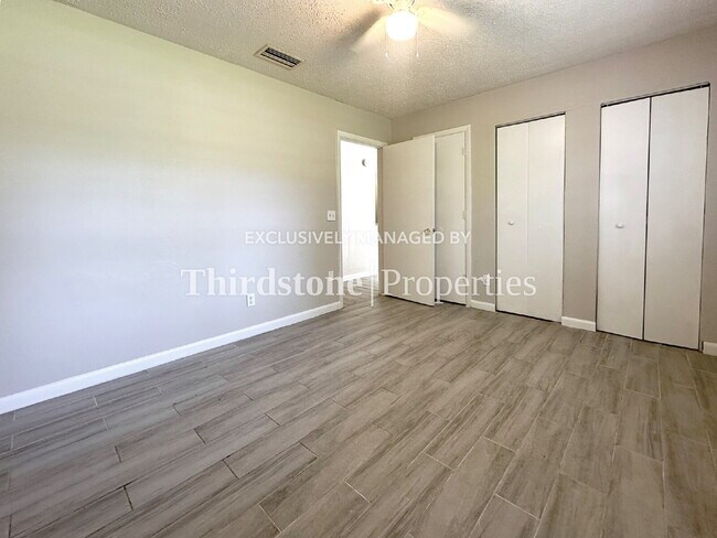 Building Photo - 1160 Comanche St