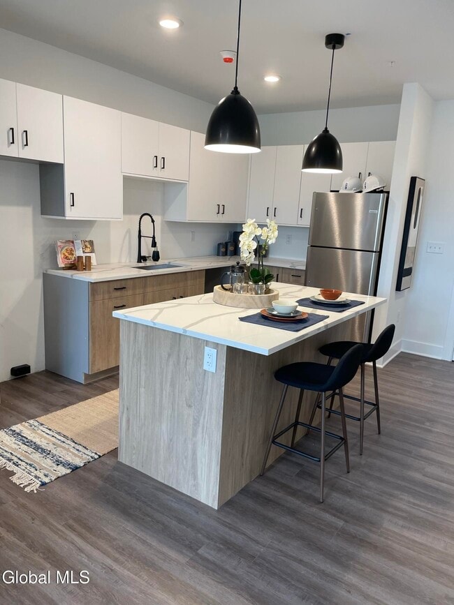 Building Photo - 580 Columbia Turnpike