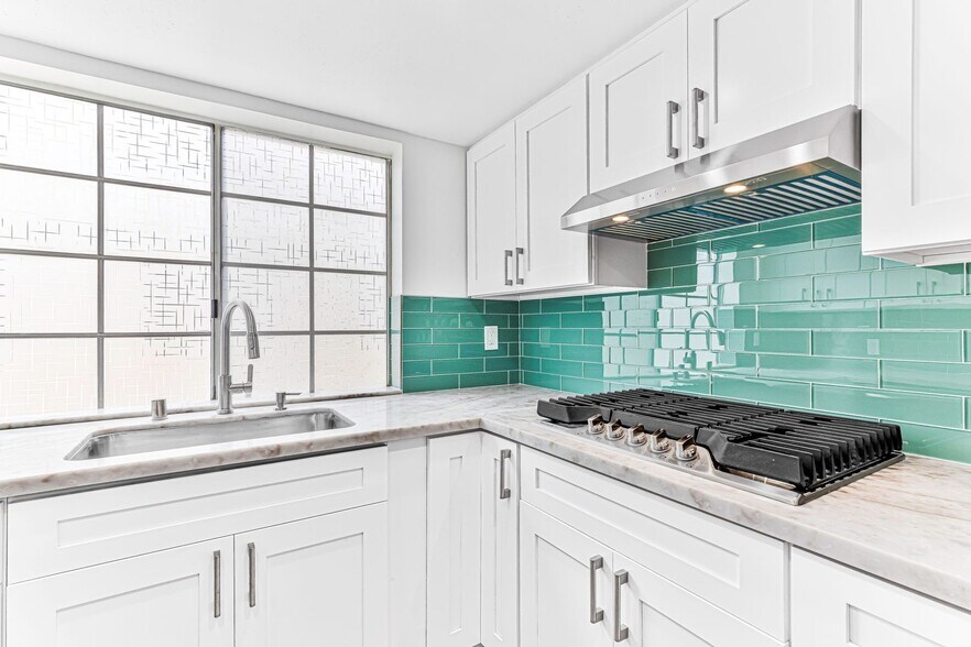 Building Photo - 402 California St