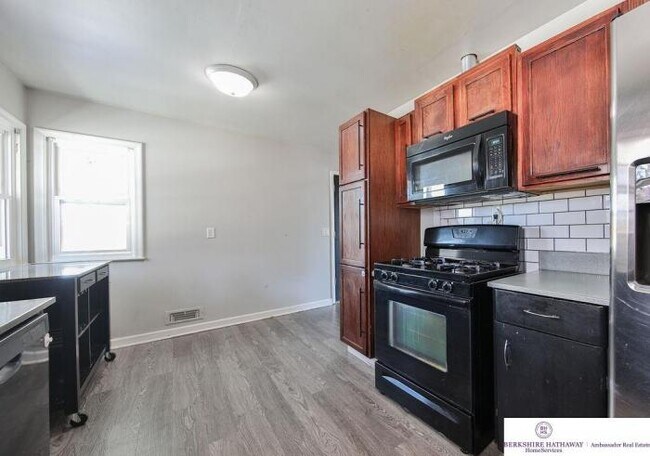 Building Photo - 3 bedroom in Omaha NE 68114