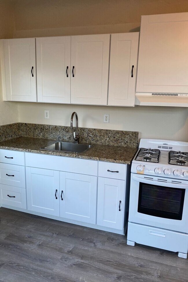 Building Photo - Phillips Ward Triplex