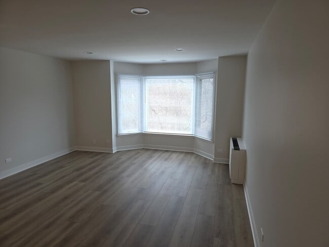 Building Photo - 400 Thames Pkwy