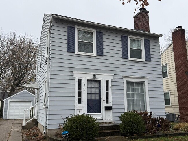 Primary Photo - Alger Heights Charmer