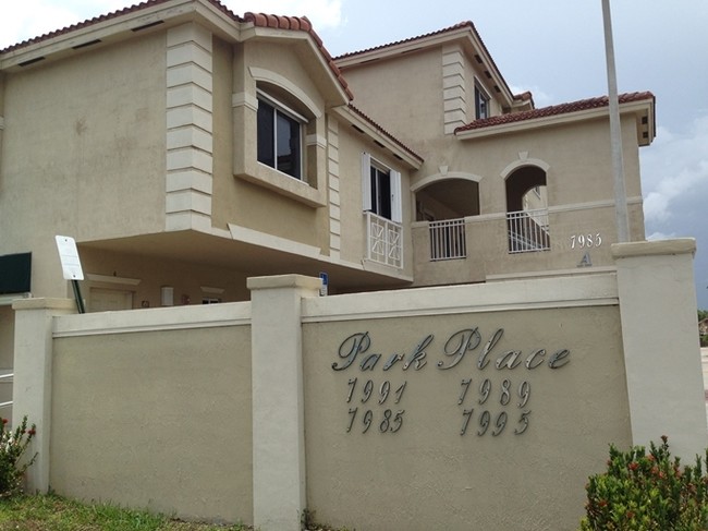 Building Photo - Park Place Townhomes
